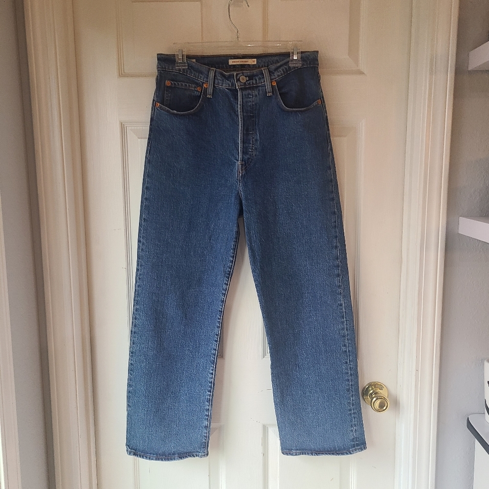 Levi Ribcage Straight Size 30 (29) size 8 or 10
